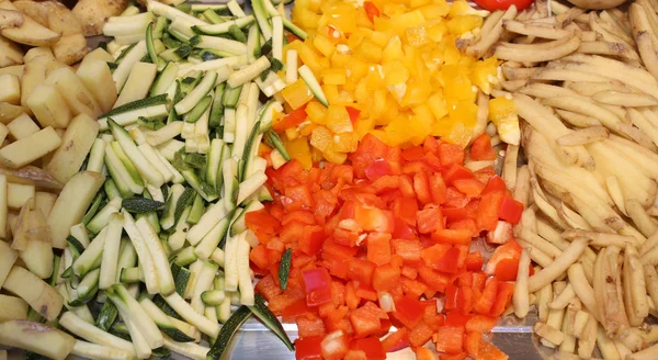 Gemüse Kartoffeln Zucchini und Paprika in Stücken — Stockfoto