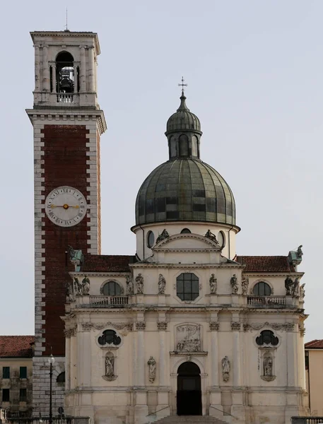 Basiliek van Mount Berico in Italië — Stockfoto