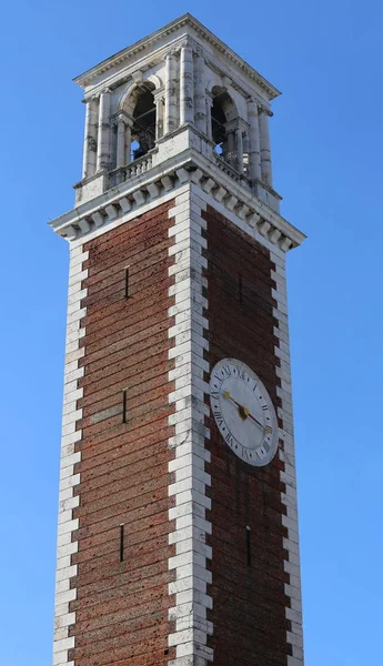 Glockenturm der Basilika von Monte Berico in Vicenza Stadt Italien — Stockfoto