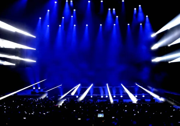 Lichter der Bühne bei Live-Konzert — Stockfoto