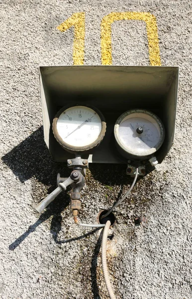 Old manometers of an industrial plant of an abandoned refinery — Stock Photo, Image