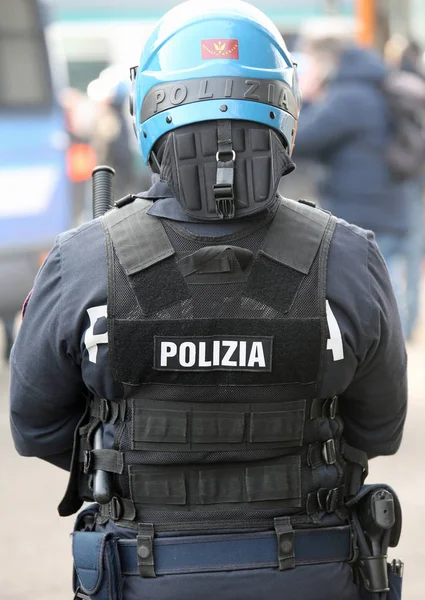 Виченца, Италия - 28 января 2017 года: отряд итальянской полиции по борьбе с беспорядками — стоковое фото