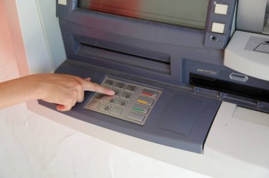 el içinde mo almaya ATM'ler klavye gizli kodu yazın