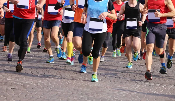 Footrace e muitas pessoas na cidade — Fotografia de Stock