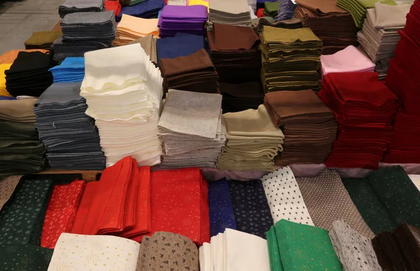 Lots of felt and fabrics for sale in the shop — Stock Photo, Image