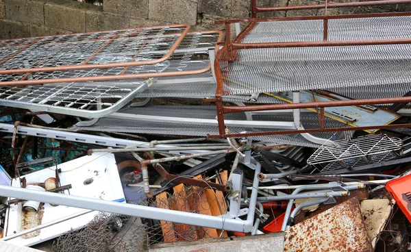 Afval op een stortplaats voor de recycling van materiaal — Stockfoto