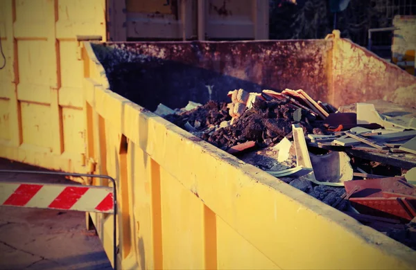 Old building materials and mortars in the recyclable waste colle — Stock Photo, Image