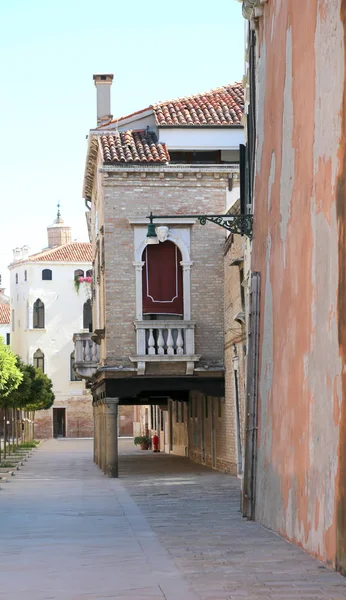 Casa con porche en Venecia — Foto de Stock