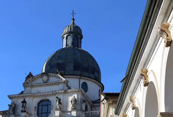 ヴィチェンツァ市イタリアでマウント Berico の大聖堂のドーム — ストック写真
