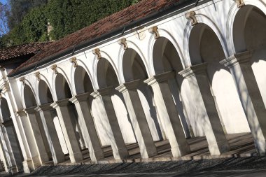 Hacılar Kutsal Meryem ulaşmak için tarihi geçit