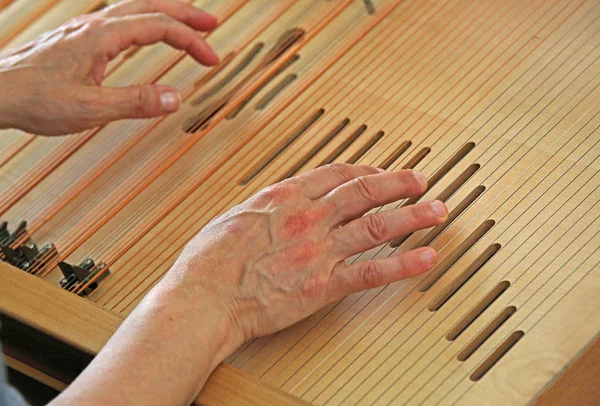 Hands playing an old  cithara with lots of strings — Stock Photo, Image