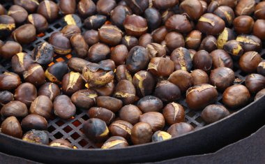 ızgara üzerinde pişmiş rosto kestane