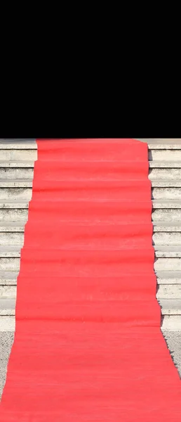 Tapete vermelho na escada à espera da chegada do reboque VIPs — Fotografia de Stock