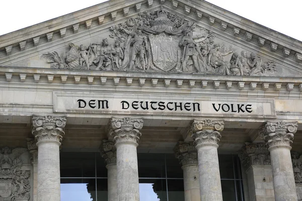 Berlim, Alemanha - 18 de agosto de 2017: Edifício Reichstag é Parliam — Fotografia de Stock