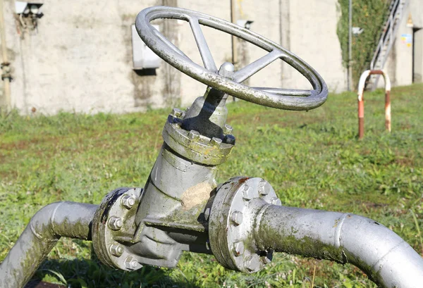 Shut-off iron valve for closing the industrial plant — Stock Photo, Image