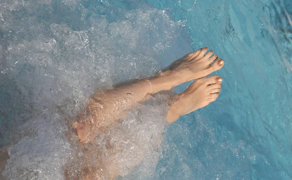 미적 동안 여자의 발 마사지 치료 — 스톡 사진