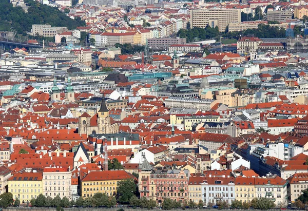 Prague City stolicy Republiki Czeskiej w Europie z wieloma ho — Zdjęcie stockowe