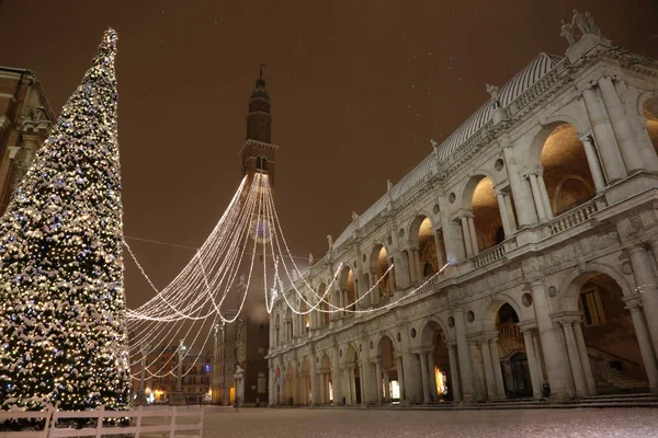 Vicenza City en Italie la place principale avec haute tour appelée Tor — Photo