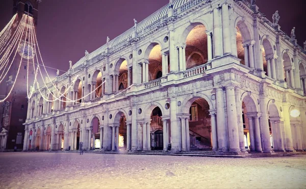 Vicenza město v Itálii budova nazývá Basilica Palladiana sídlo — Stock fotografie