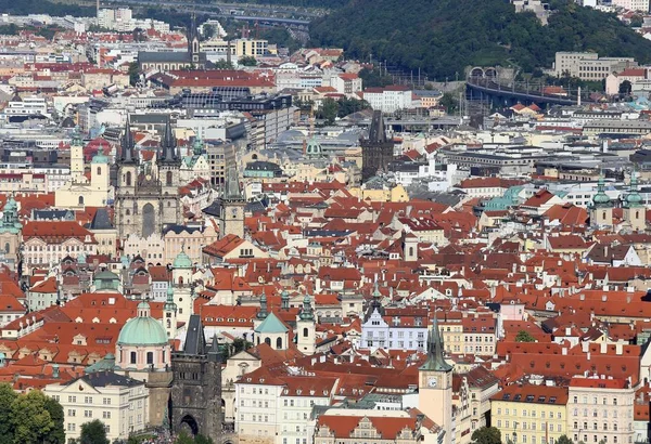 Letecký pohled na město Praha v České republice — Stock fotografie