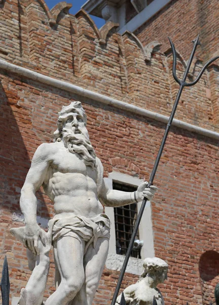 Venice Italy statue of Neptune with the trident near the buildin — Stock Photo, Image