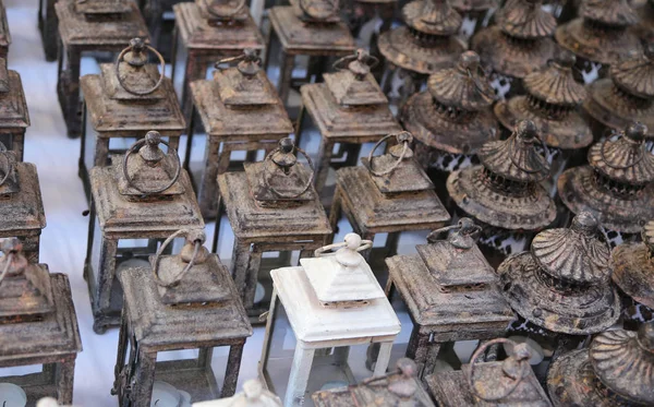 Antigas lâmpadas decorativas para venda no mercado — Fotografia de Stock