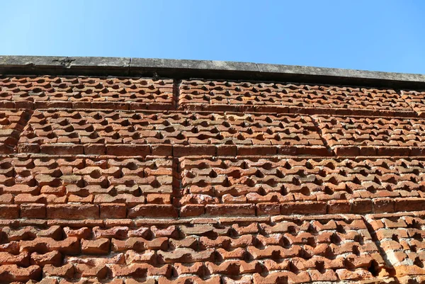 Hoge muur in bakstenen — Stockfoto