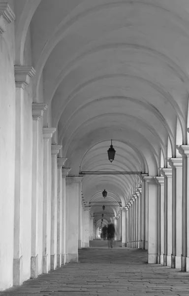 Serie di antichi portici a Vicenza sul colle chiamato Mo — Foto Stock