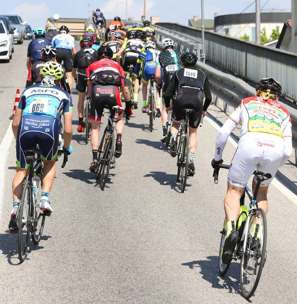 Vicenza, Italia - 30 de abril de 2017: importante carrera ciclista con el hombre — Foto de Stock