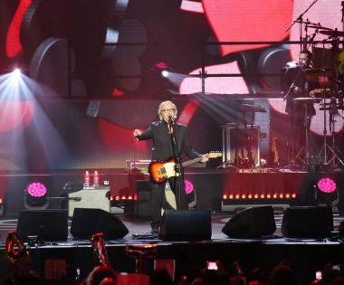 Verona, İtalya - 14 Ekim 2017: Umberto Tozzi canlı konser 