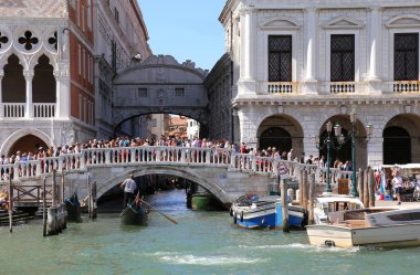 Venice, İtalya - 14 Temmuz 2016: Bridge of Sighs eski ve yakın