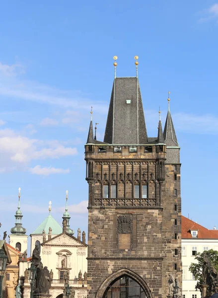Prag, Tschechische Republik - 23. August 2016: Turm auf Charles Bridg — Stockfoto