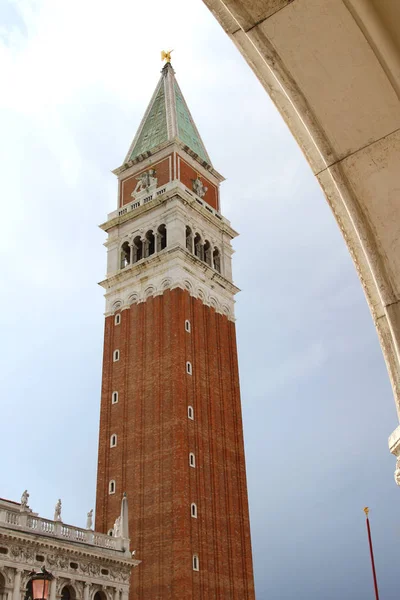 Bell Tower chamado Campanile di San Marco em Veneza Itália — Fotografia de Stock