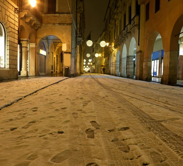 Hlavní ulice v centru města nazývá Corso Palladio města Vicenza — Stock fotografie