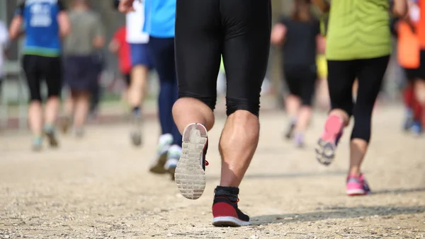 Many racers during the racing race photographed from behind — Stock Photo, Image