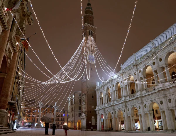 Vicenza stad in Italië het hoofdplein met hoge toren genoemd Tor — Stockfoto