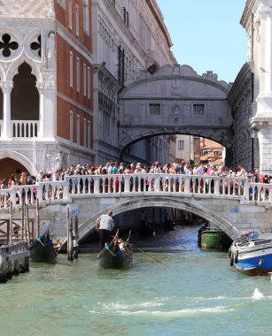 Venice, İtalya - 14 Temmuz 2016: Bridge of Sighs eski ve yakın
