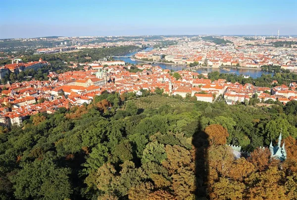 Prag, Tjeckien - 24 augusti 2016: panoramautsikt över den — Stockfoto