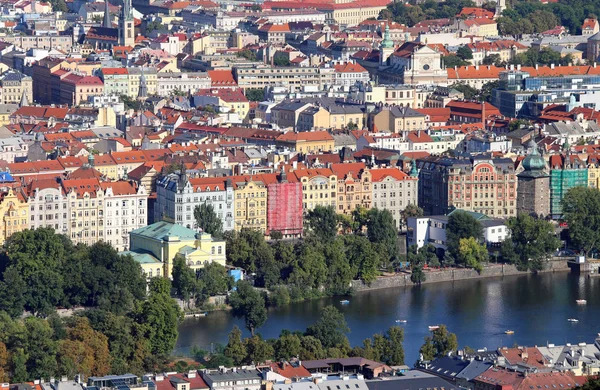 Panoramik görünüm Prag Çek Cumhuriyeti başkenti — Stok fotoğraf