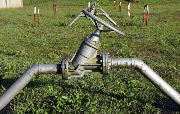 Series of shut-off valves to control the closing or opening of t — Stock Photo, Image