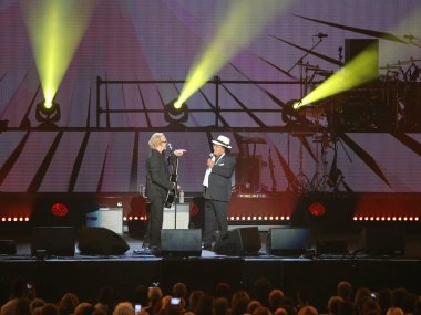 Verona, İtalya - 14 Ekim 2017: Umberto Tozzi canlı konser 