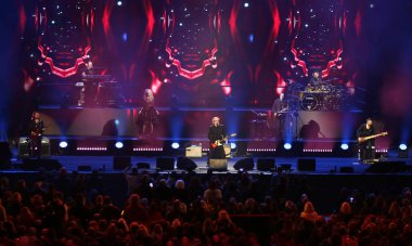 Verona, İtalya - 14 Ekim 2017: Umberto Tozzi canlı konser 