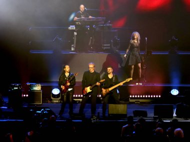 Verona, İtalya - 14 Ekim 2017: Umberto Tozzi canlı konser 