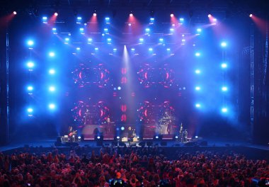 Verona, İtalya - 14 Ekim 2017: Umberto Tozzi canlı konser 