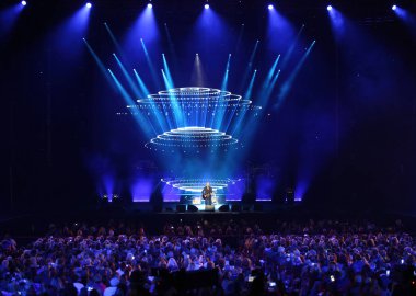 Verona, İtalya - 14 Ekim 2017:Many insanlara canlı konser 