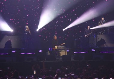 Verona, İtalya - 14 Ekim 2017: Umberto Tozzi canlı konser 