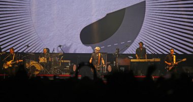 Padova, İtalya - 20 Ekim 2017: Canlı konser Luciano kapalı