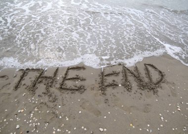 metin deniz kenarında plajda End