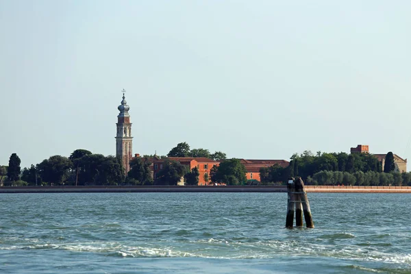 San Lazzaro degli Armeni is een klein eiland in de buurt van Venetië in Italië — Stockfoto