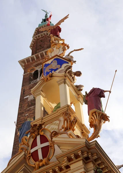 Vicenza, VI, Italia - 19 de septiembre de 2015: enorme monumento de madera ca — Foto de Stock